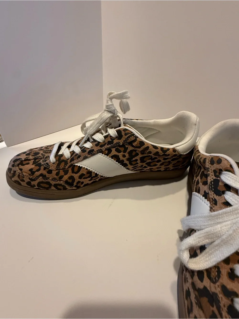 Leopard Print Lace Up Sneakers Women’s Size 8.5 Casual Fashion Tennis Shoes